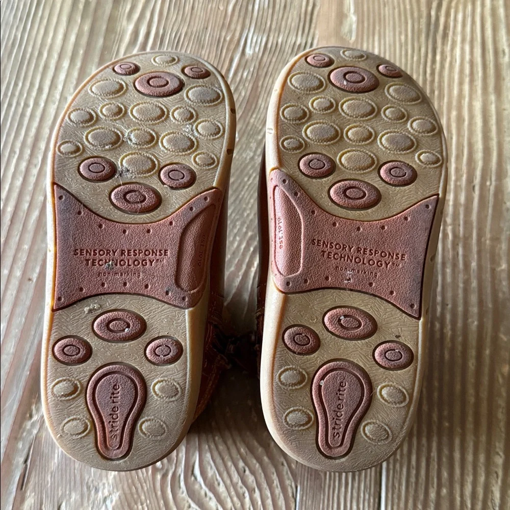 Stride rite SRT Agnes brown boots 8M zip side mild scratches need shoe shine